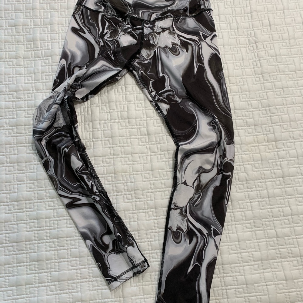 Fun Print leggings! By Gaiam - Picture 2 of 5